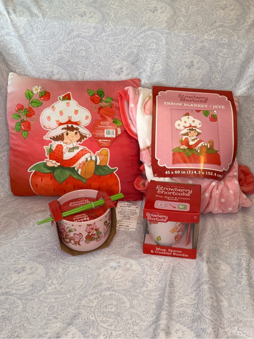 Strawberry Shortcake Pink Plush Throw, Pillow, Soup/Noodle Bowl and Mug Set B